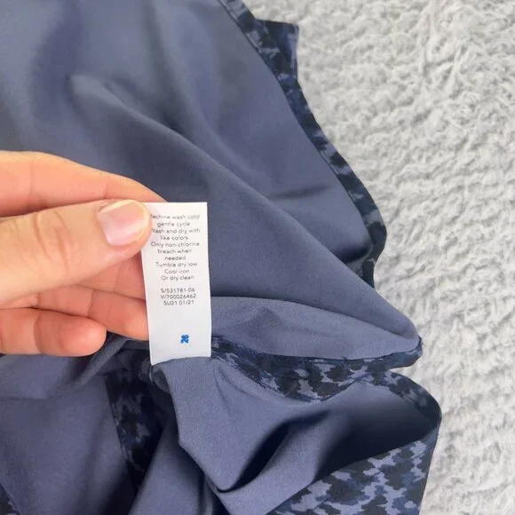 Athleta Zephyr Tank Shirt Womens Small Dark Blue Animal Print Sleeveless Active - Picture 5 of 6